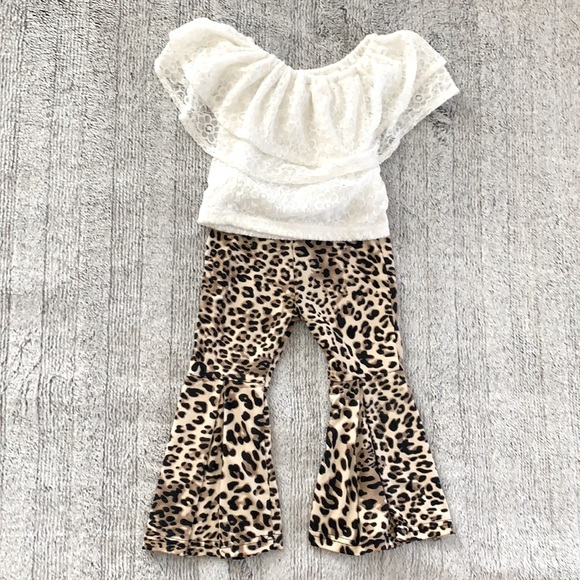 Toddler Girls Ruffle Top and Leopard Pants - Picture 4 of 6